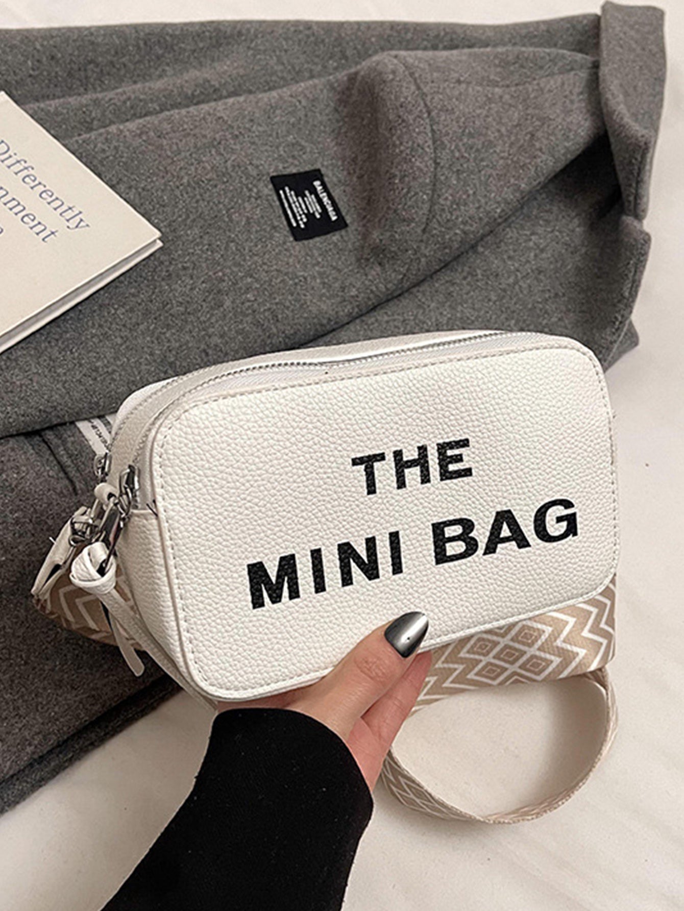Fashionable and versatile letter small square bag