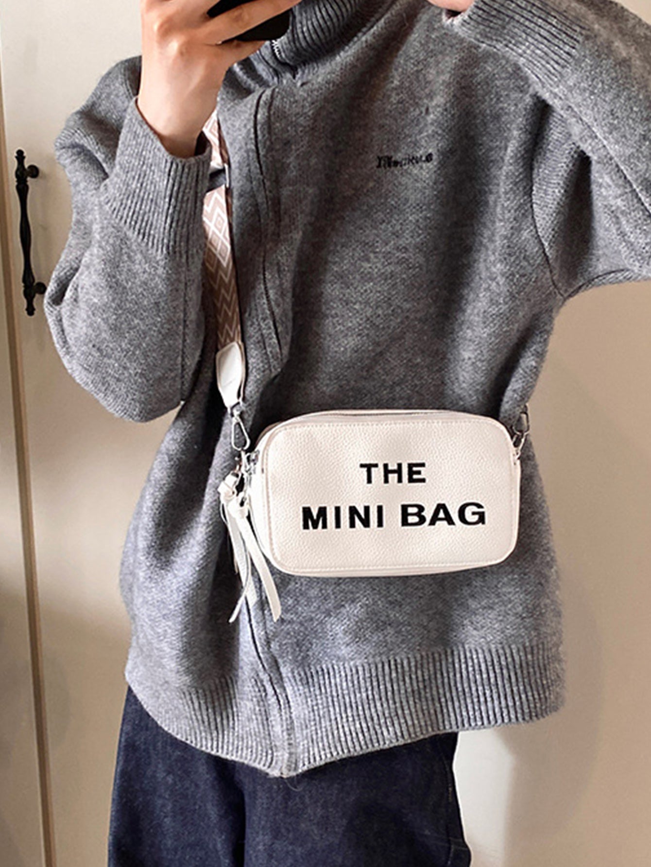 Fashionable and versatile letter small square bag