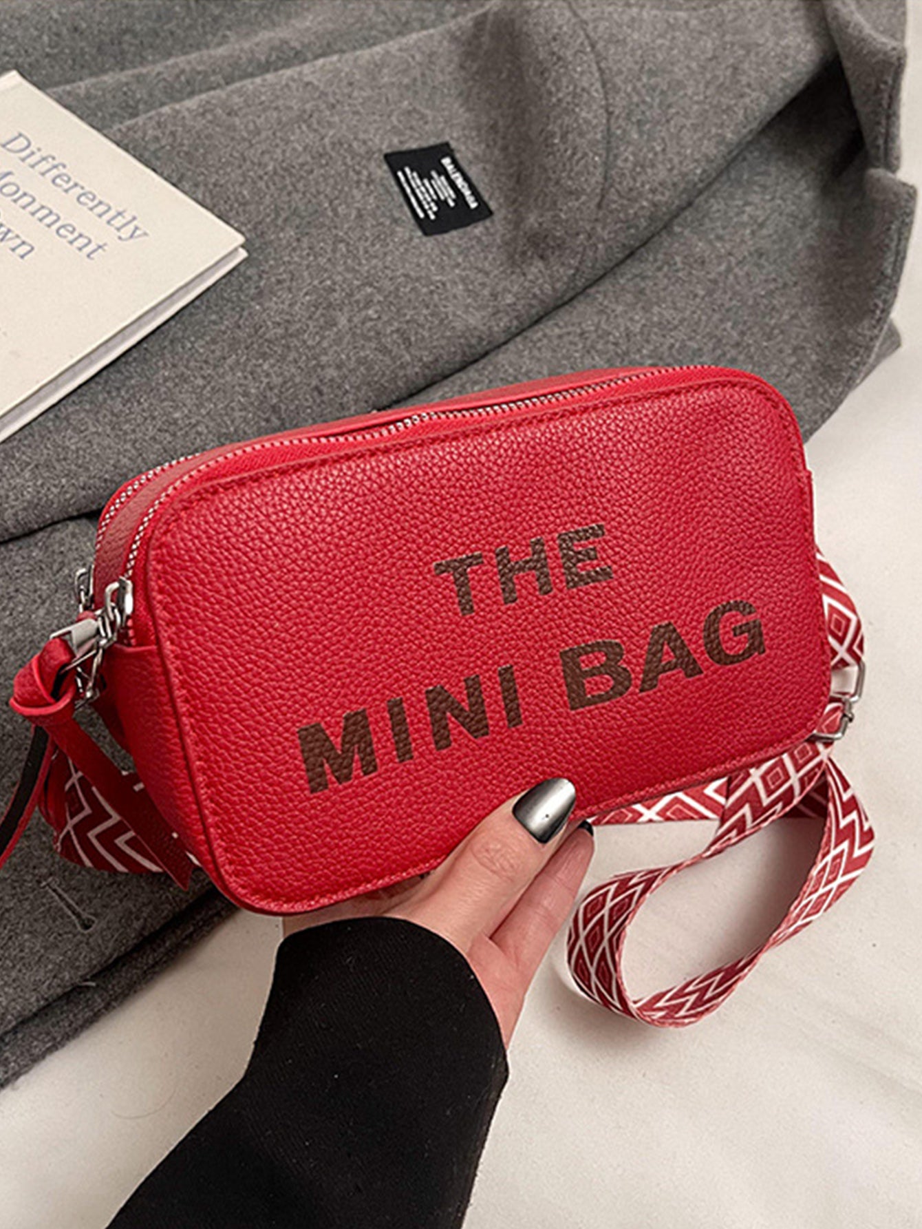Fashionable and versatile letter small square bag