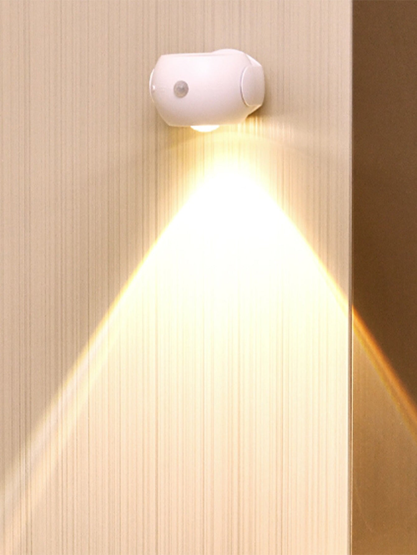 Smart induction doorplate light