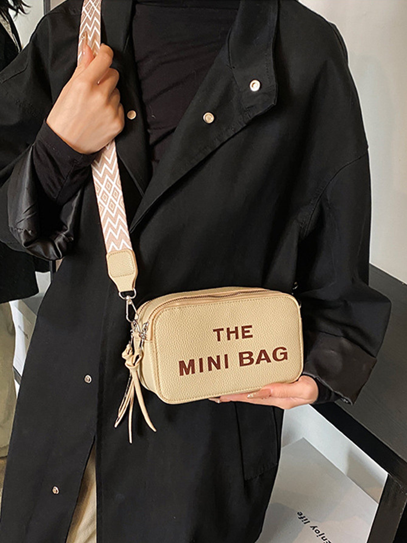 Fashionable and versatile letter small square bag