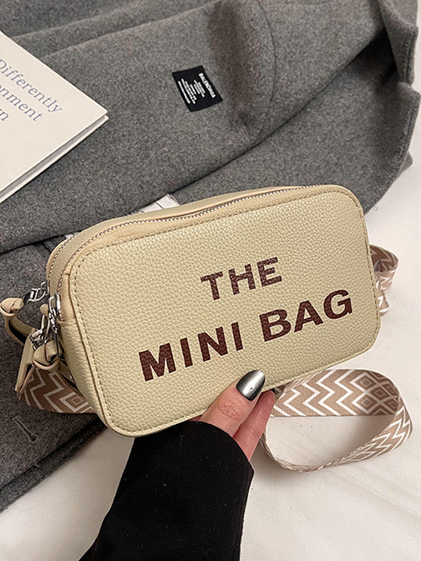 Fashionable and versatile letter small square bag