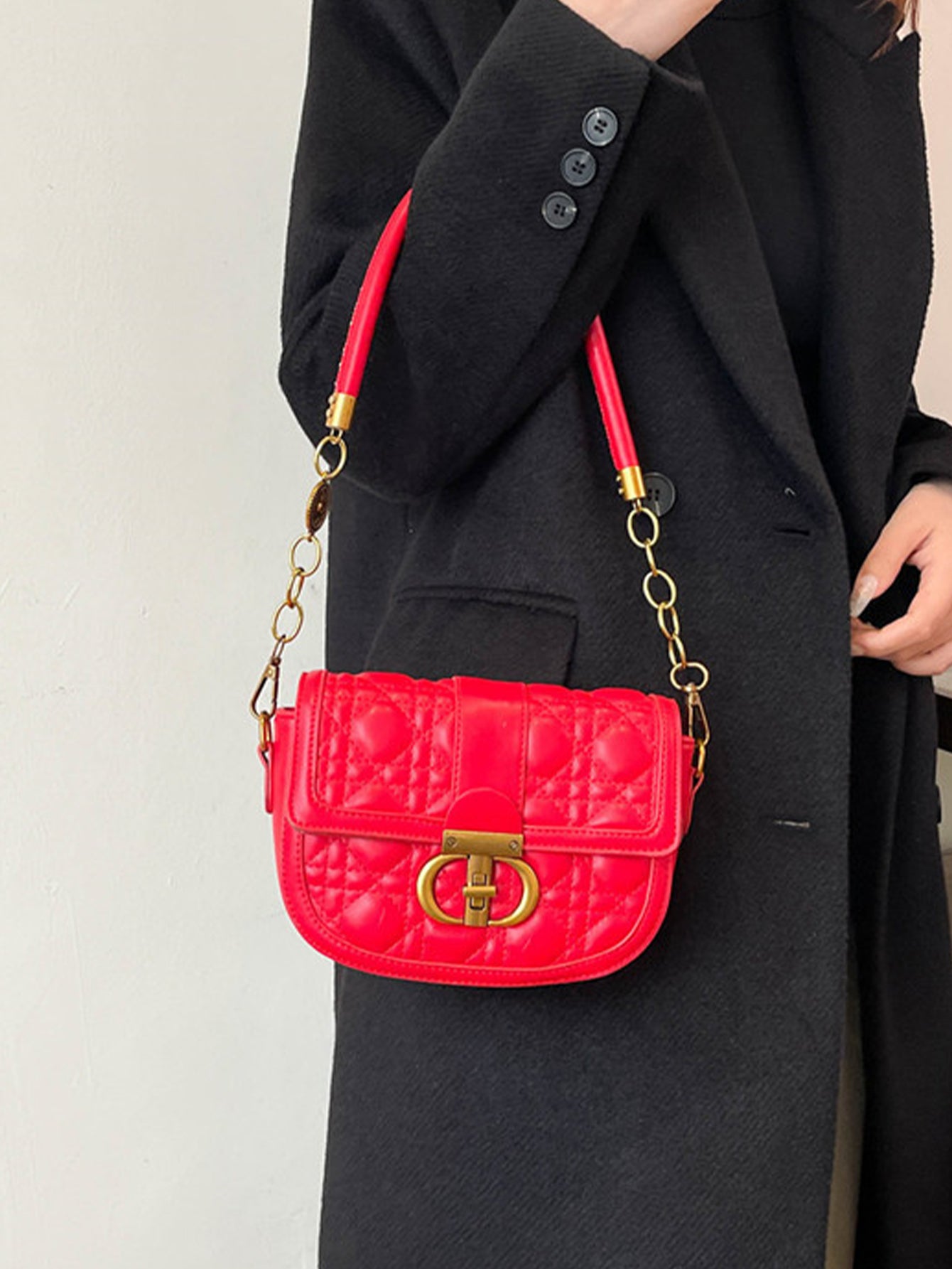 Urban Elegance Redefined: Luxe Saddle Bag with Diamond Quilting - 7 Colours