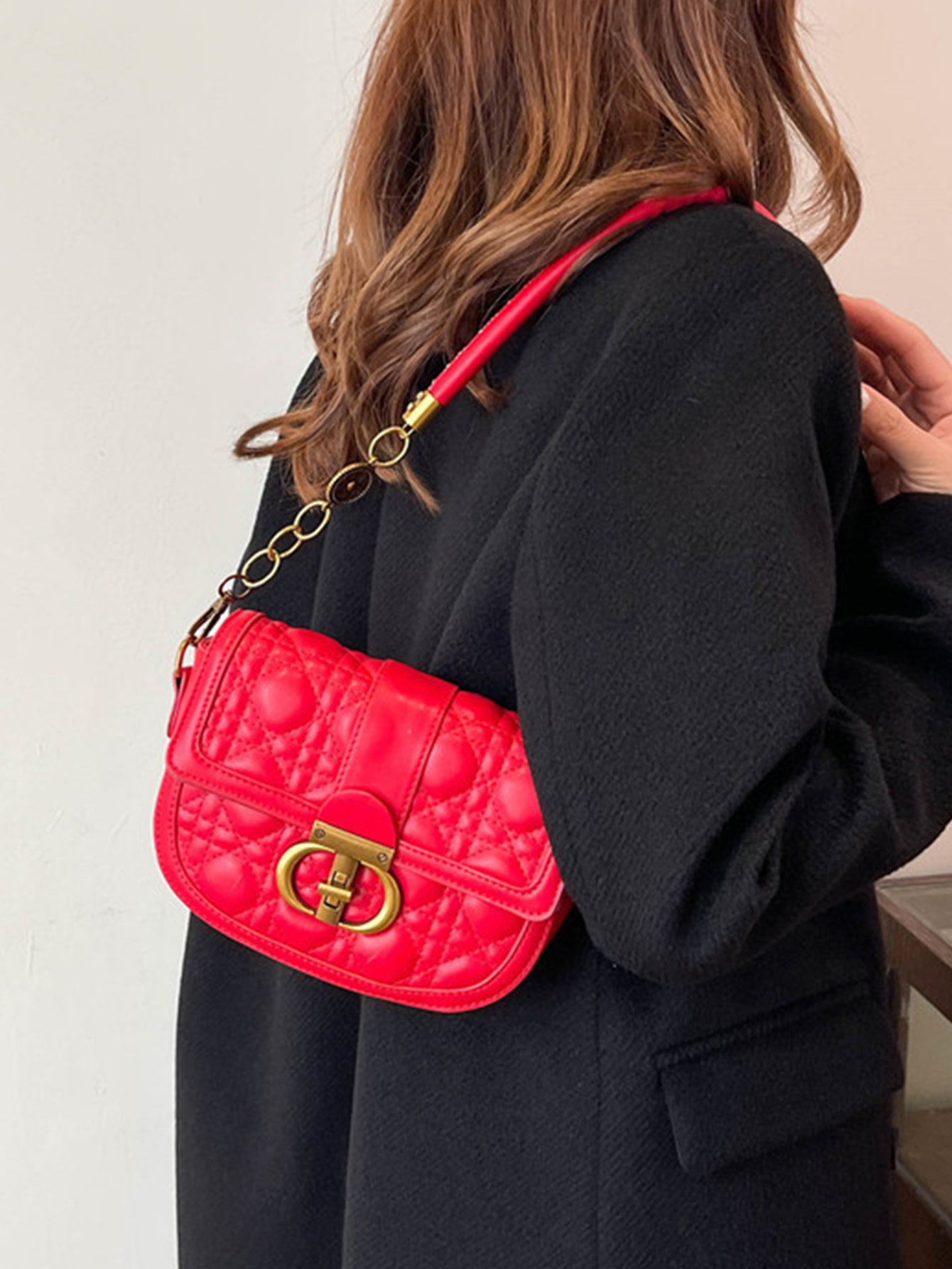 Urban Elegance Redefined: Luxe Saddle Bag with Diamond Quilting - 7 Colours