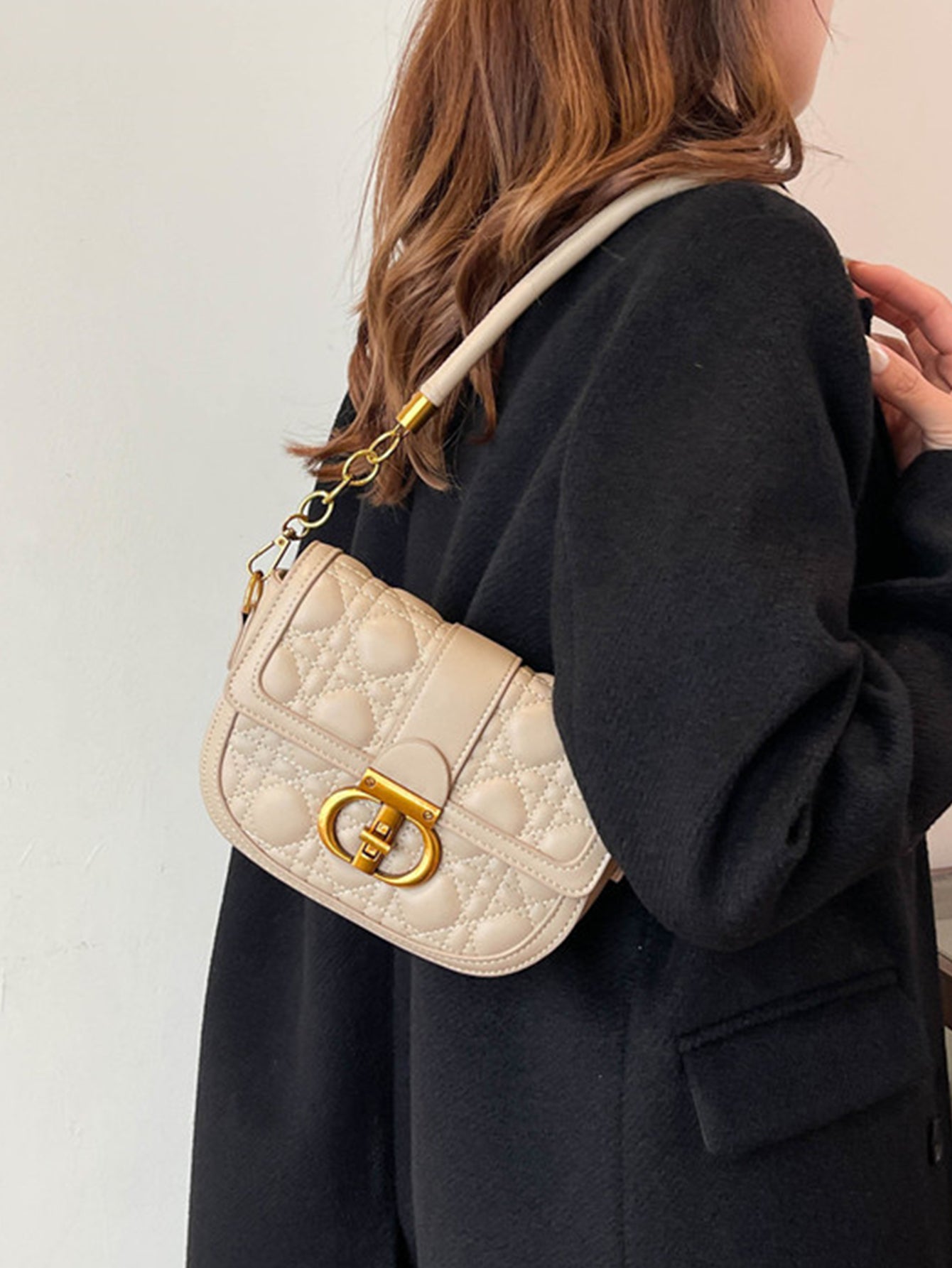 Urban Elegance Redefined: Luxe Saddle Bag with Diamond Quilting - 7 Colours