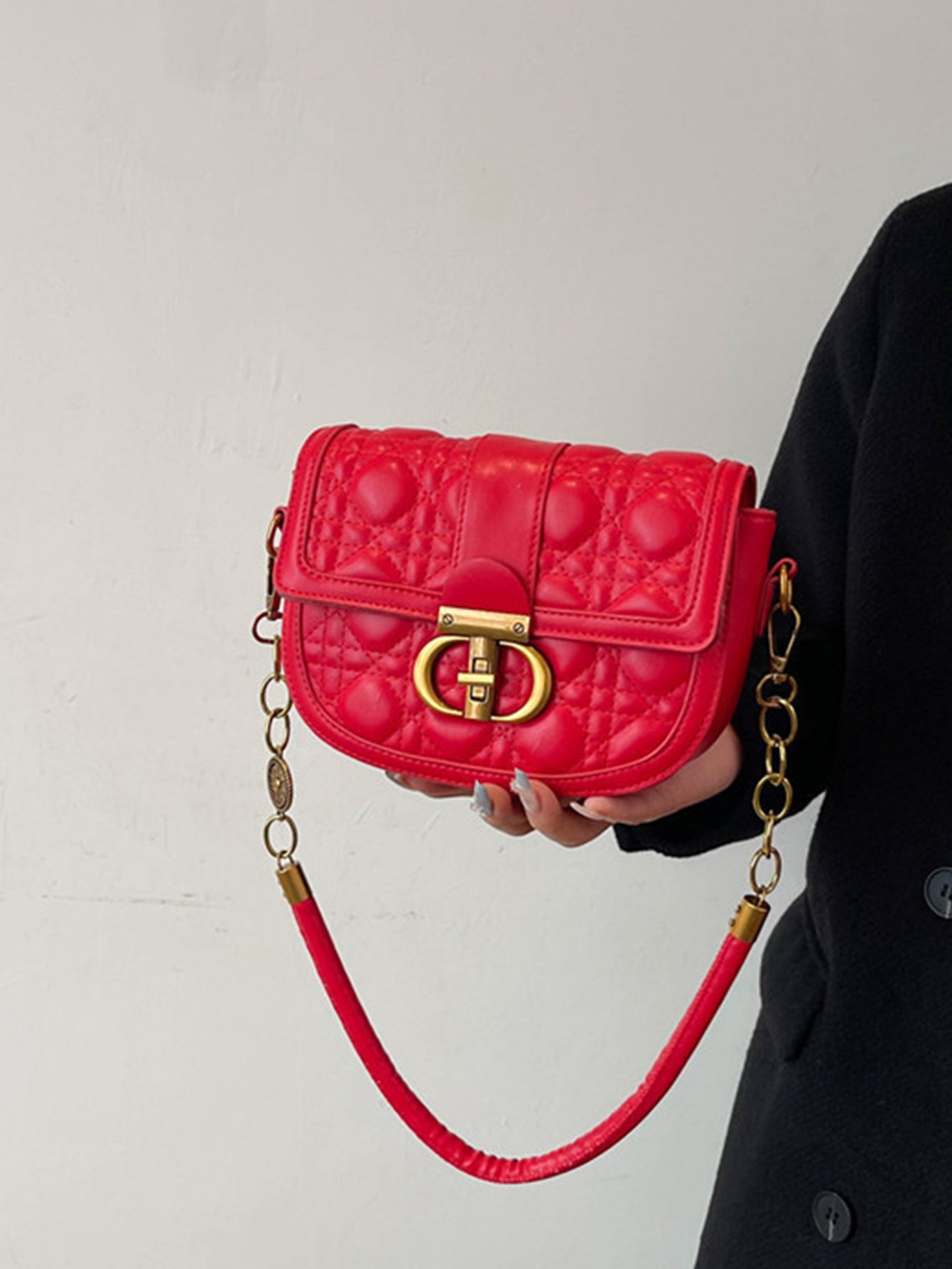 Urban Elegance Redefined: Luxe Saddle Bag with Diamond Quilting - 7 Colours