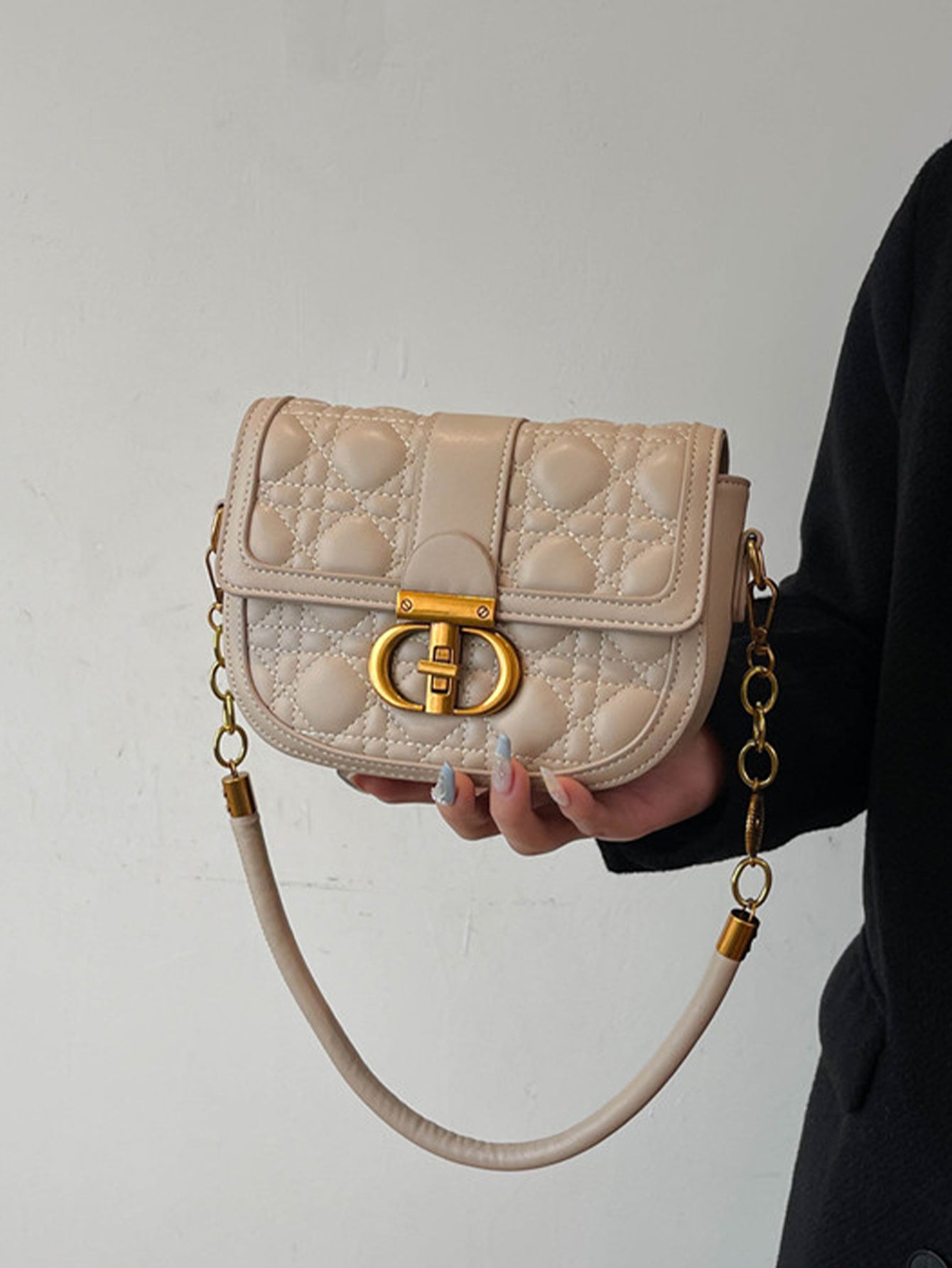 Urban Elegance Redefined: Luxe Saddle Bag with Diamond Quilting - 7 Colours