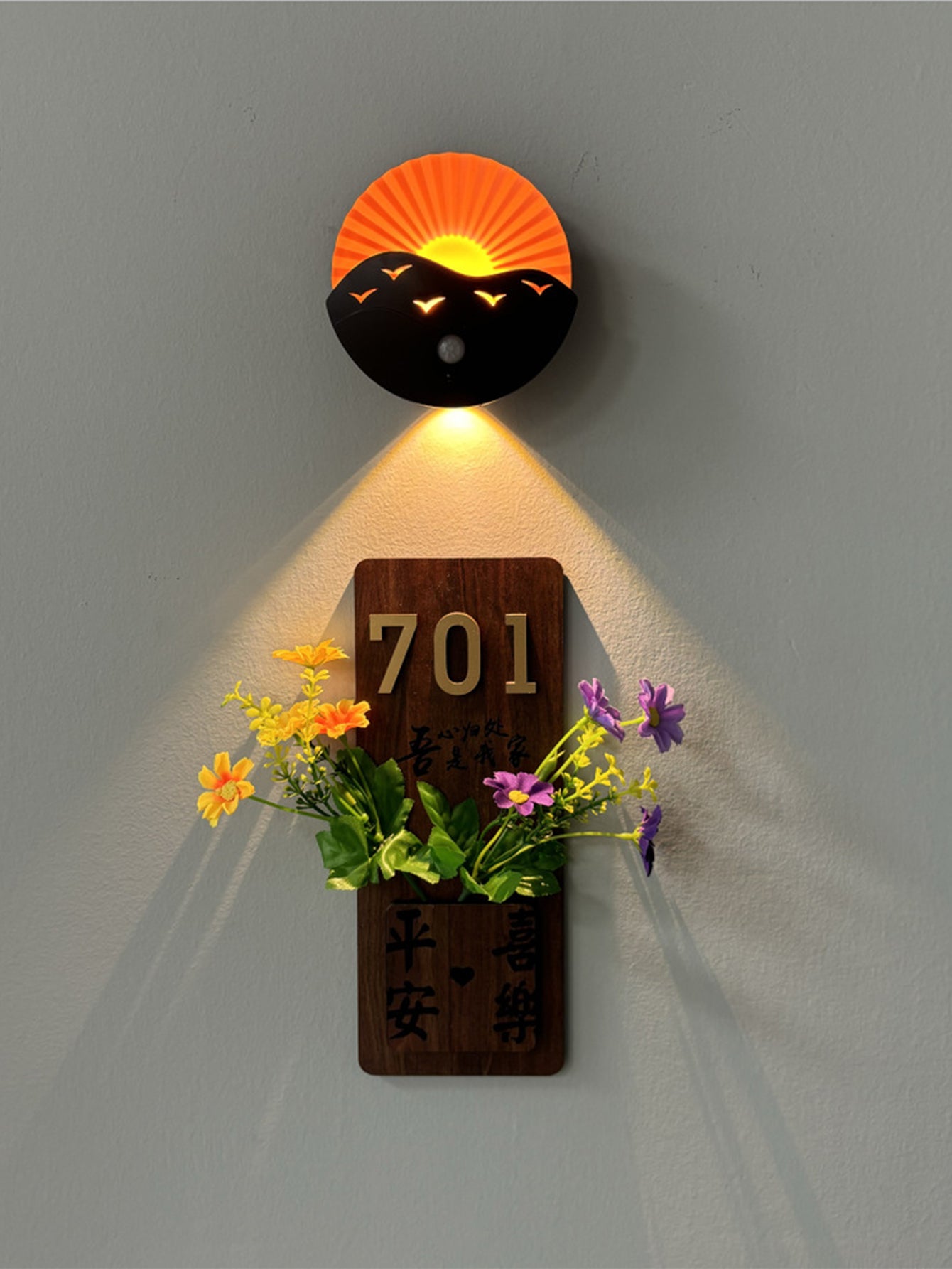 Smart induction doorplate light