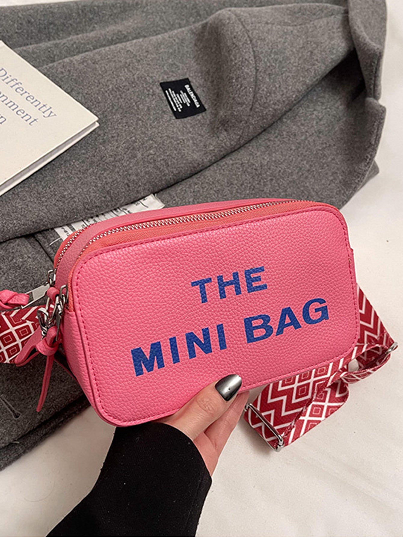 Fashionable and versatile letter small square bag