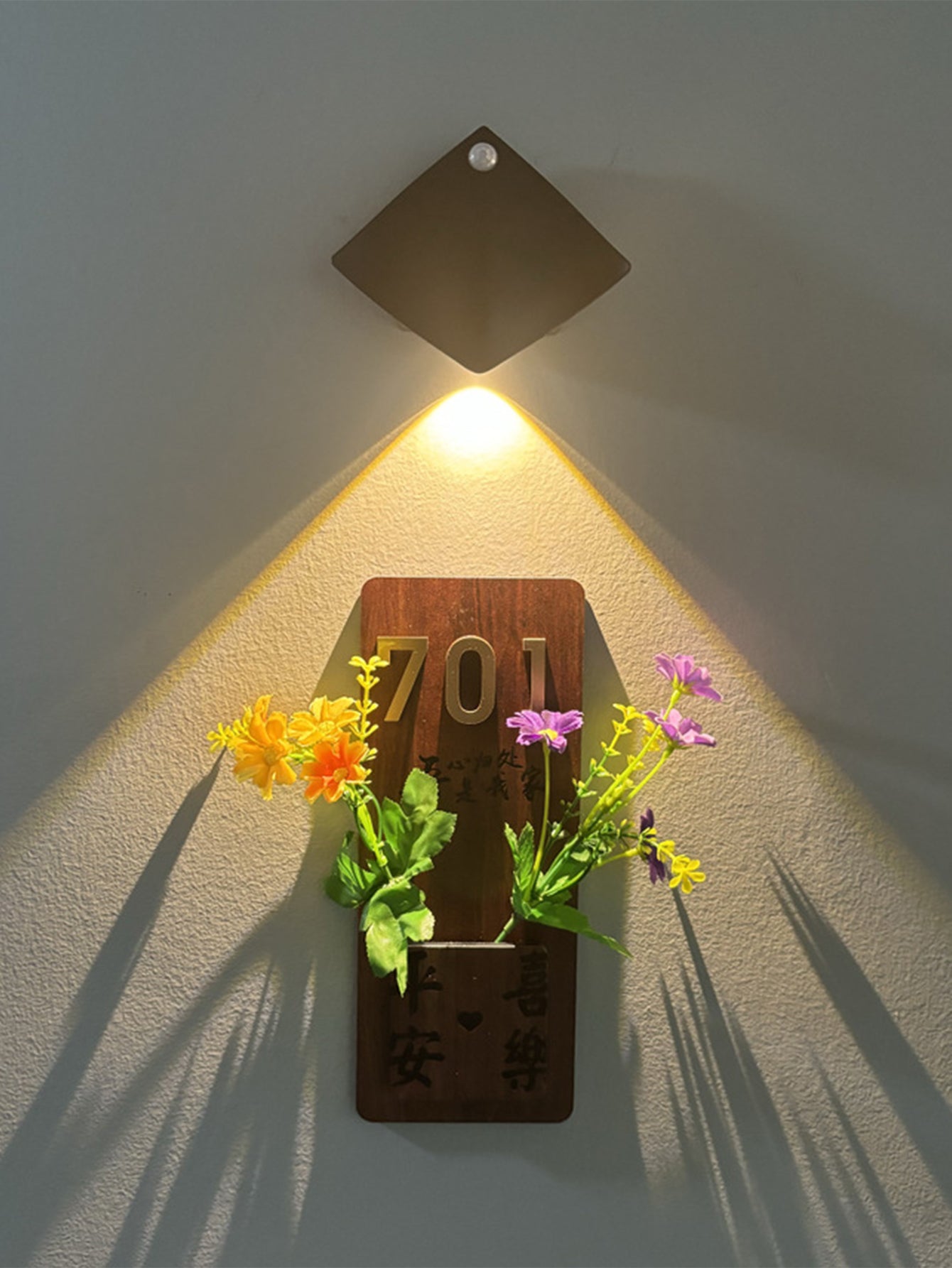 Smart induction doorplate light