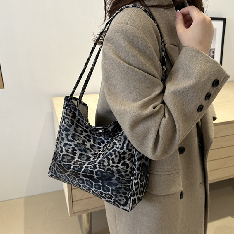 Fashionable leopard print tote bag