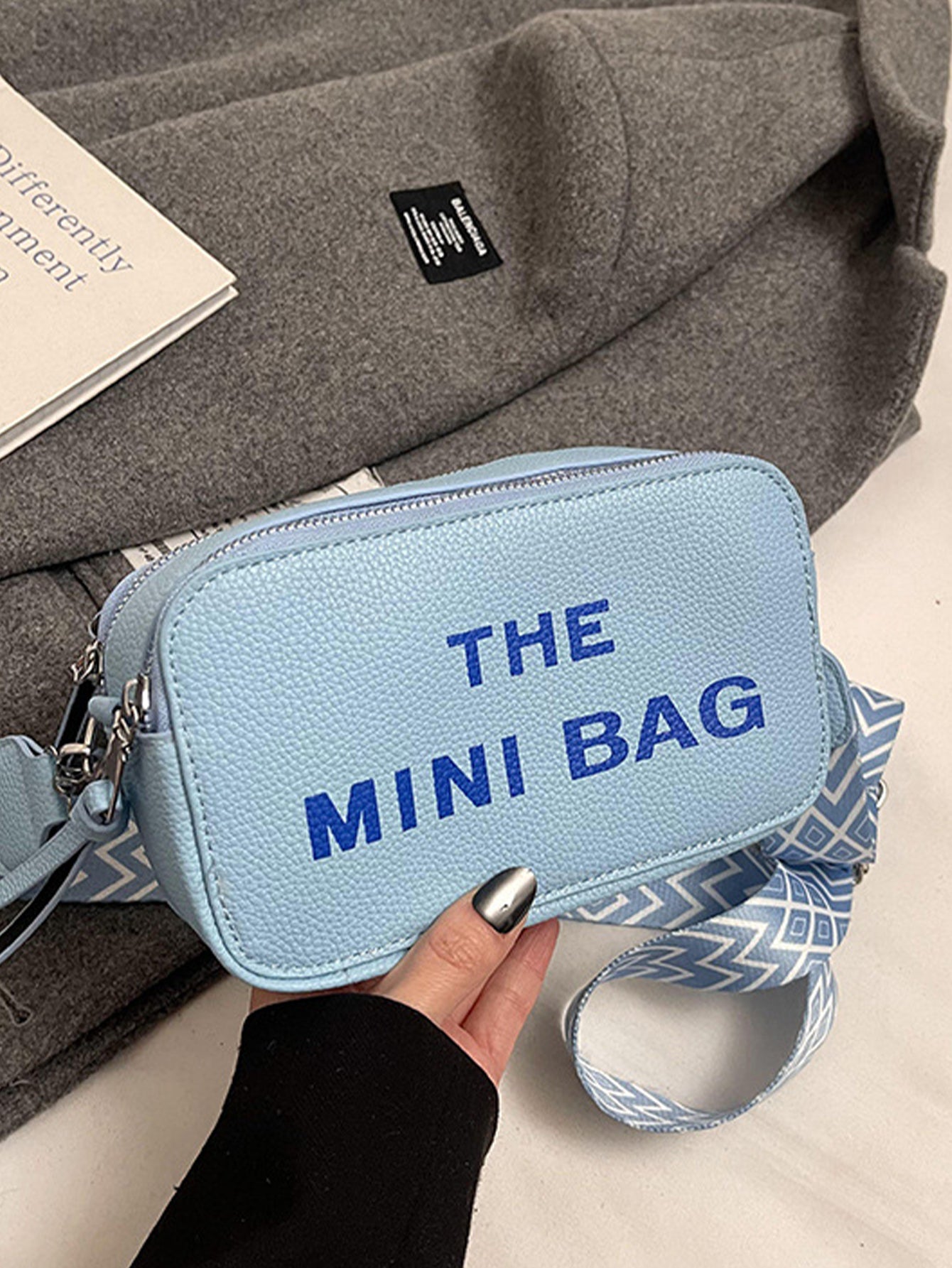 Fashionable and versatile letter small square bag