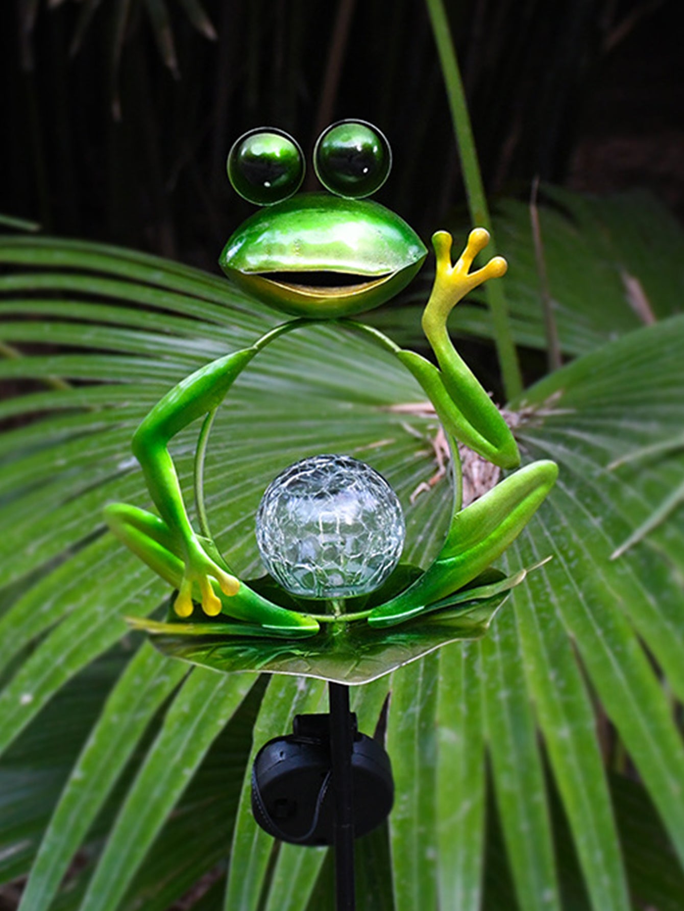 Solar Frog Iron Ground Light
