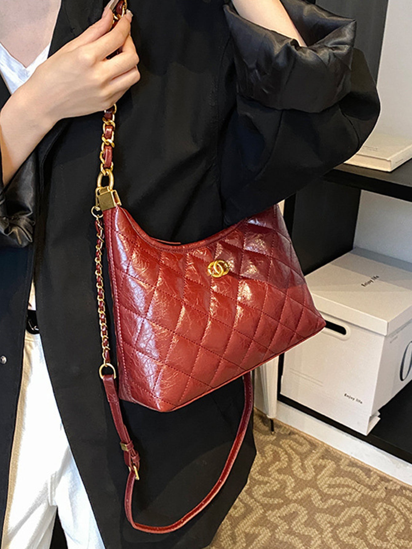 Waxed leather diamond chain bag