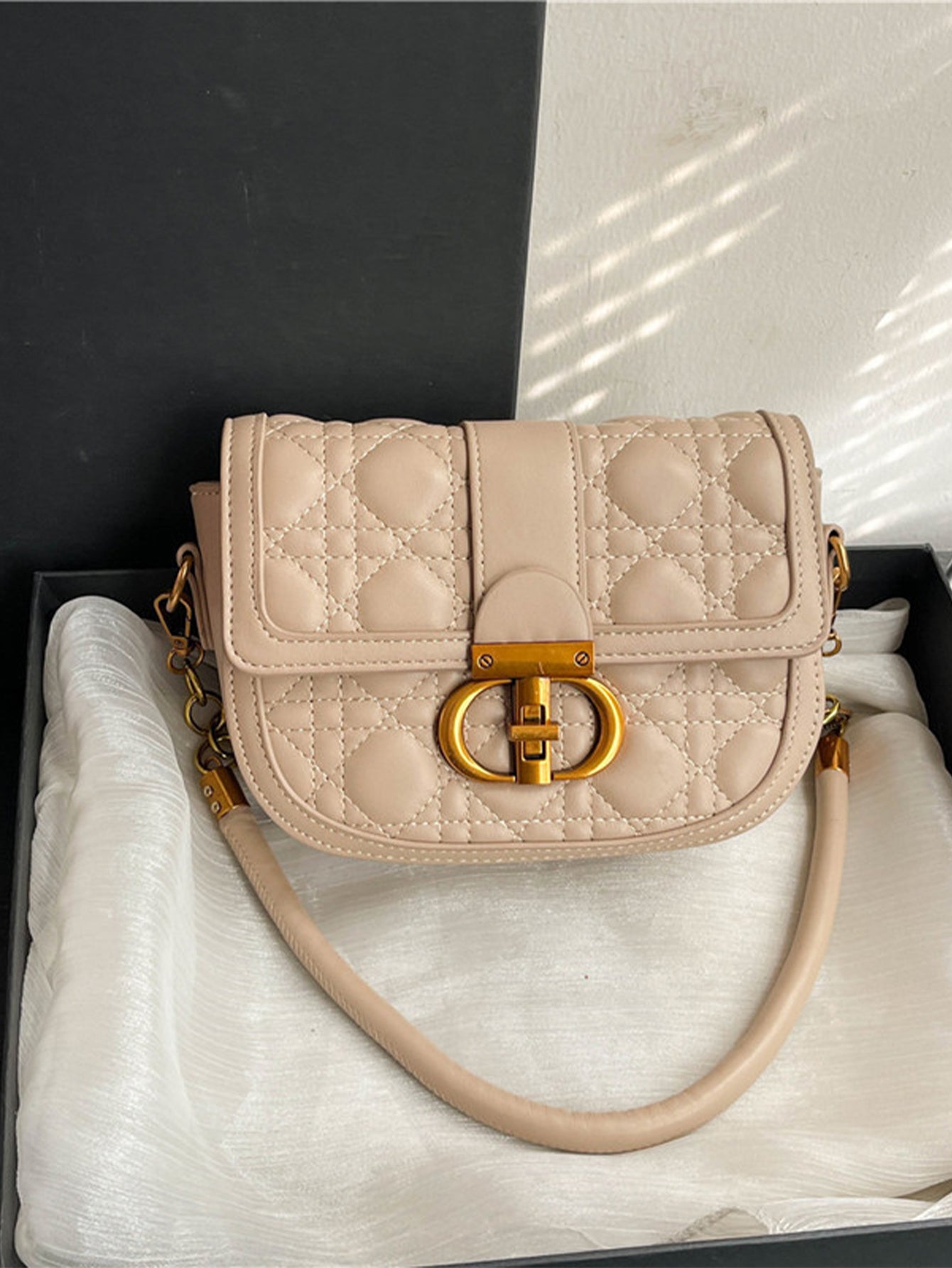 Urban Elegance Redefined: Luxe Saddle Bag with Diamond Quilting - 7 Colours