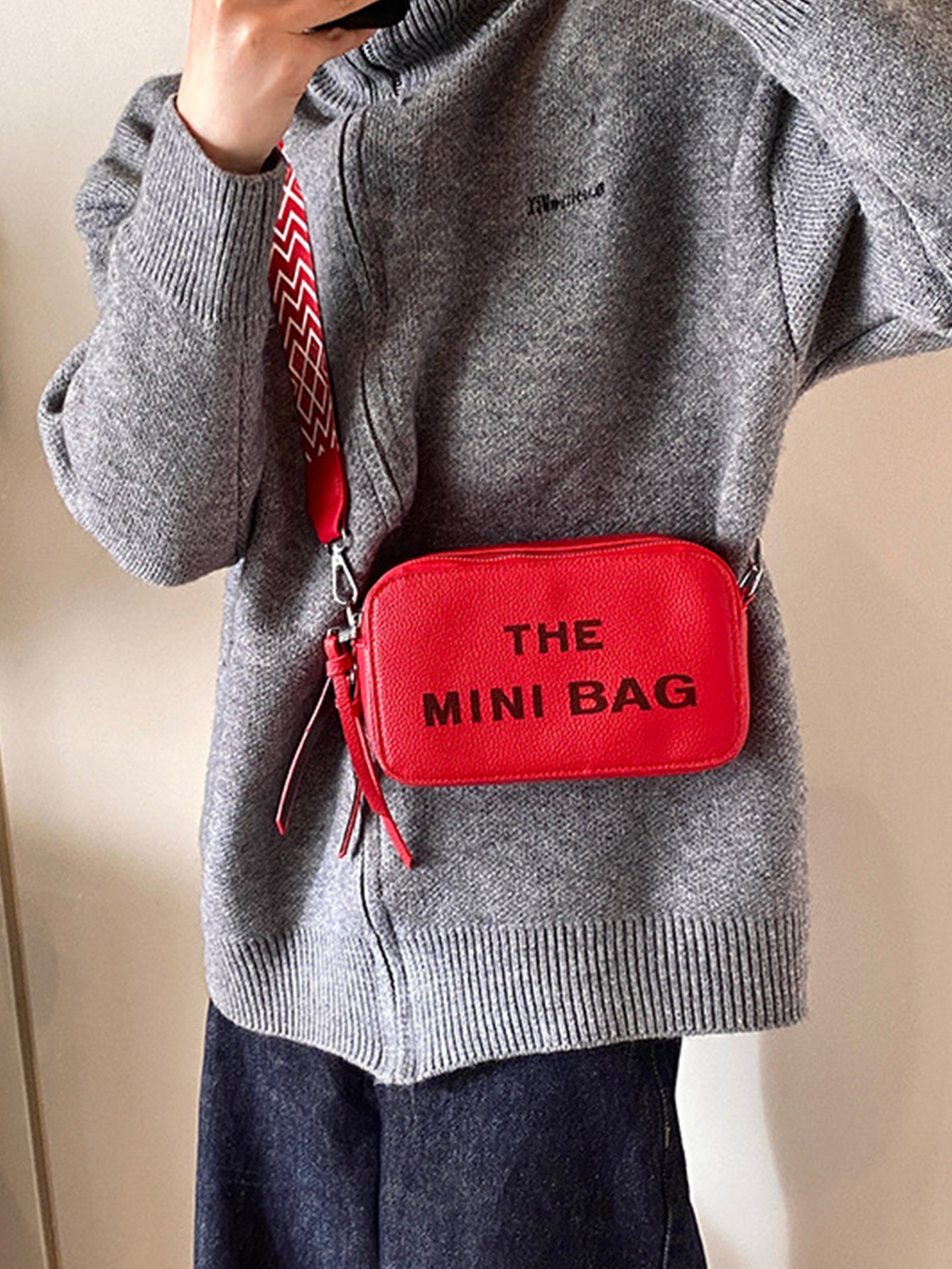 Fashionable and versatile letter small square bag