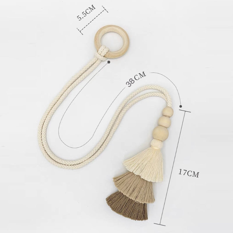 Simple adjustable curtain tie