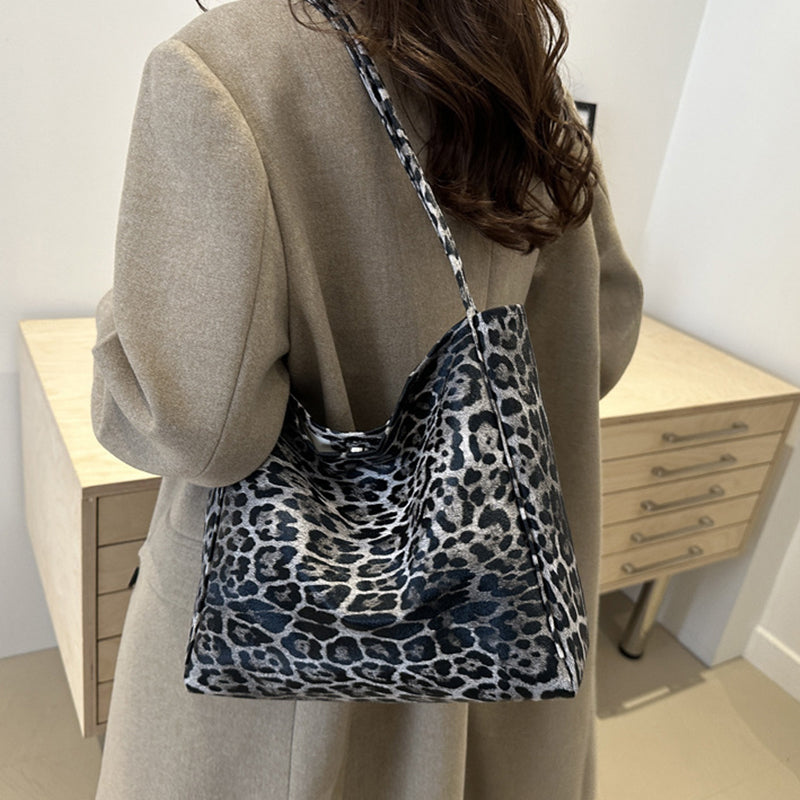 Fashionable leopard print tote bag