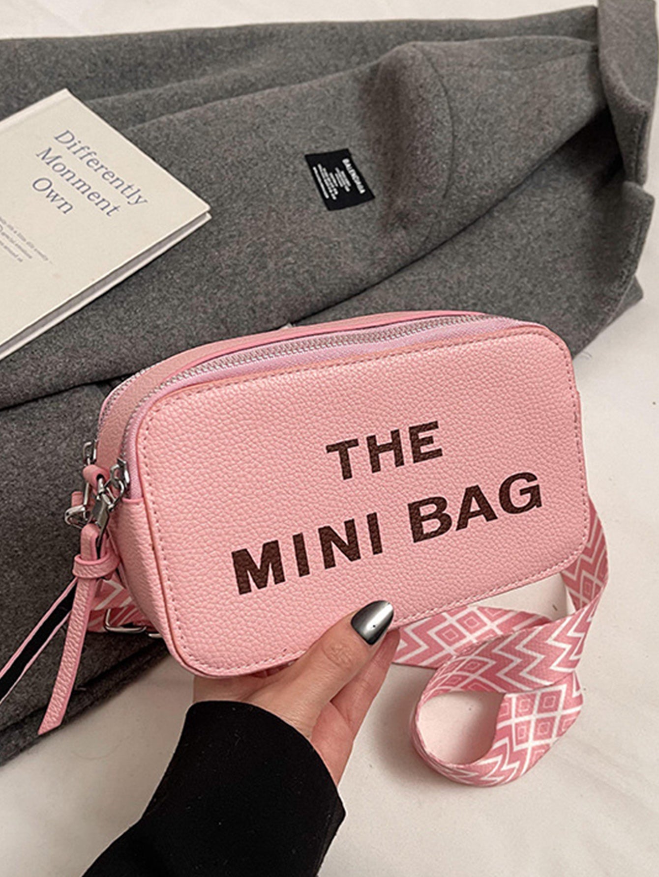 Fashionable and versatile letter small square bag