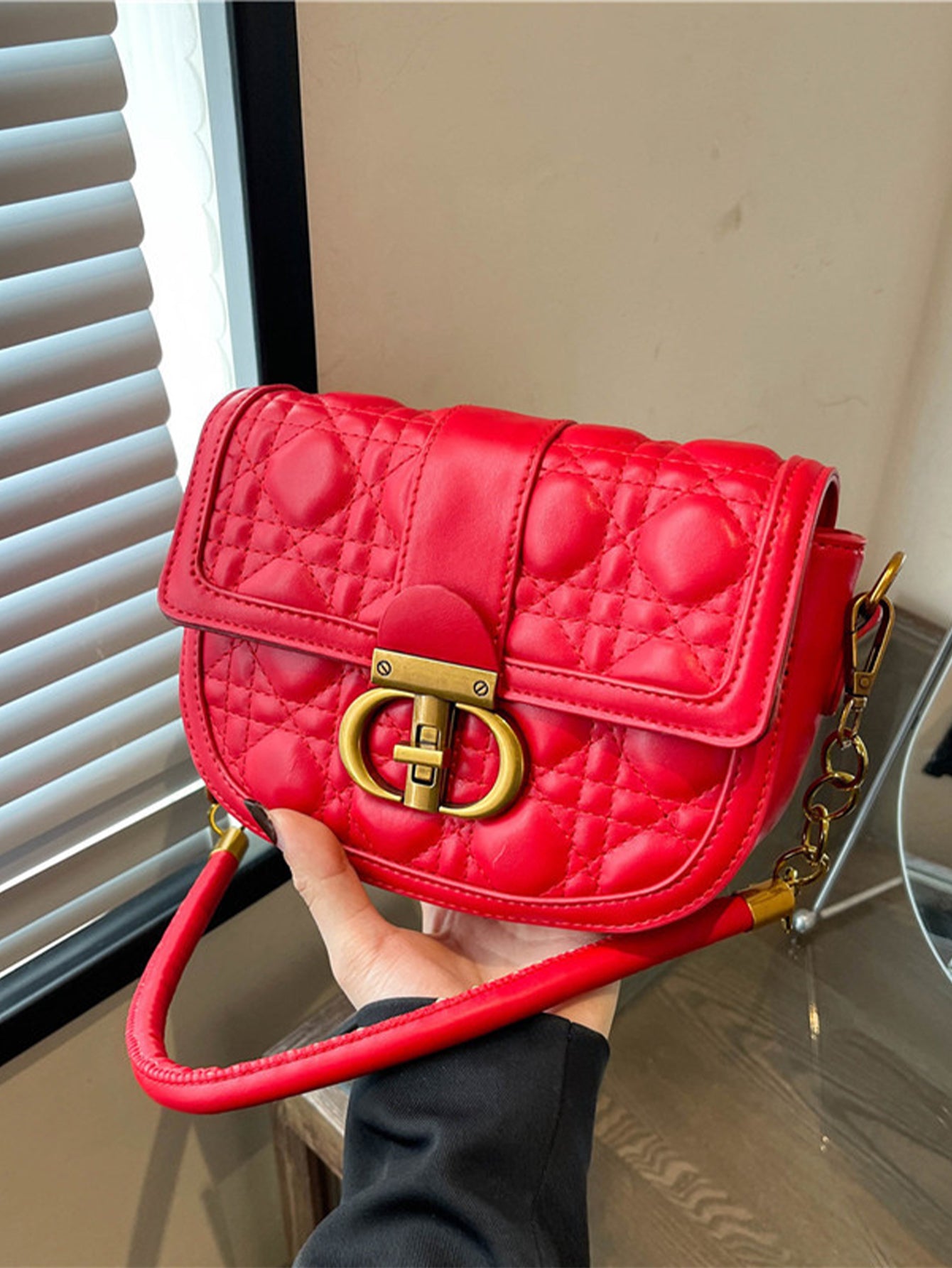 Urban Elegance Redefined: Luxe Saddle Bag with Diamond Quilting - 7 Colours