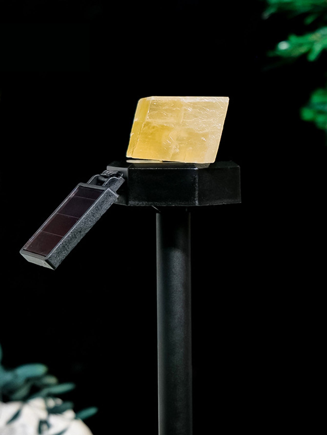 Natural crystal solar lawn light