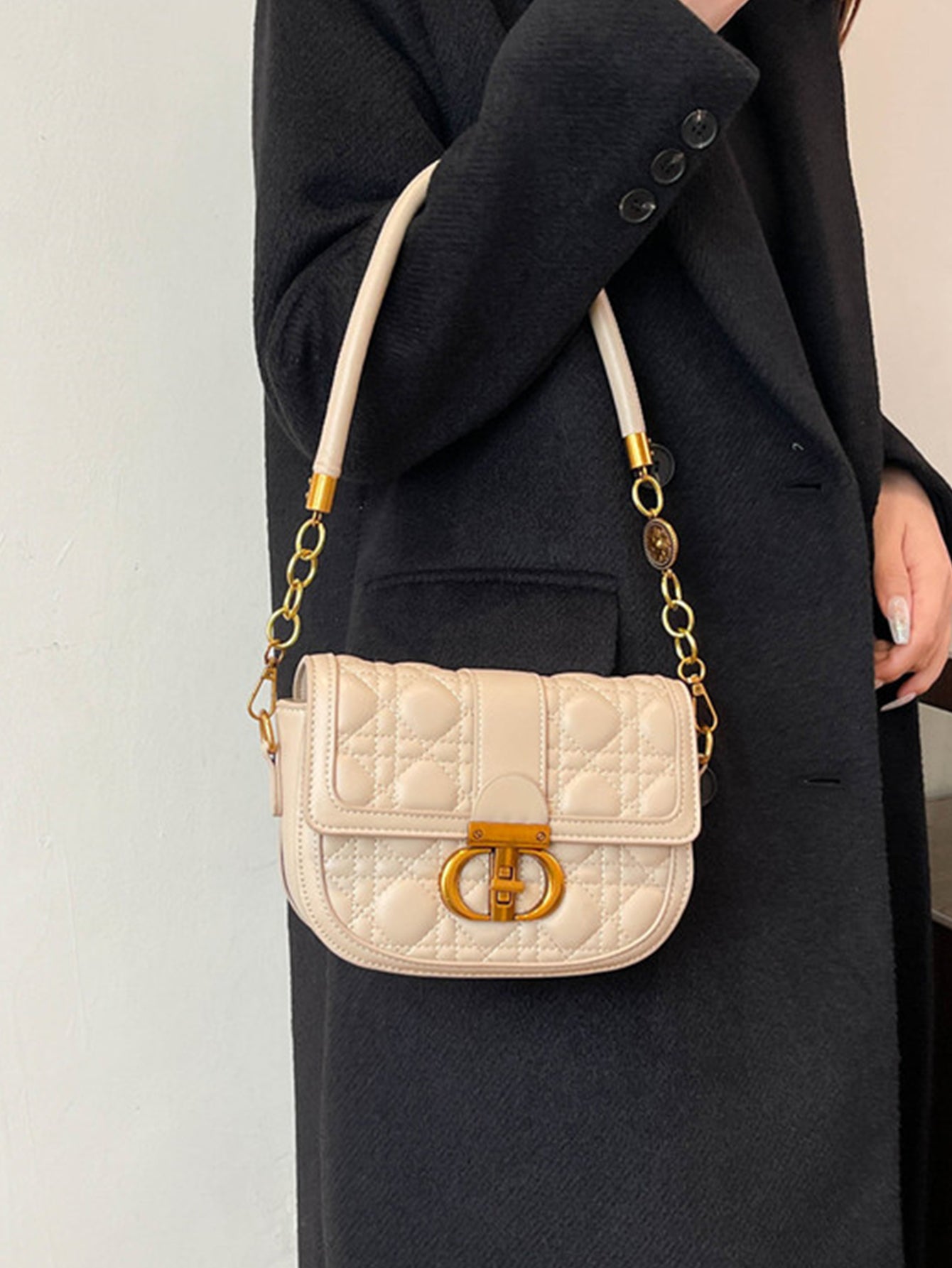 Urban Elegance Redefined: Luxe Saddle Bag with Diamond Quilting - 7 Colours