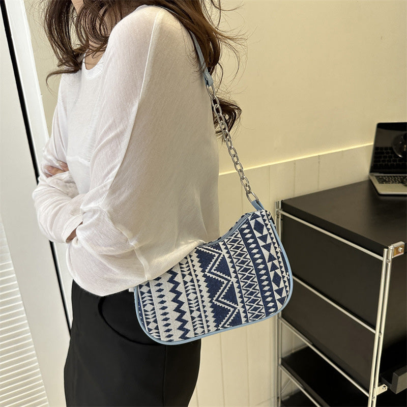 Small square bag under the arm