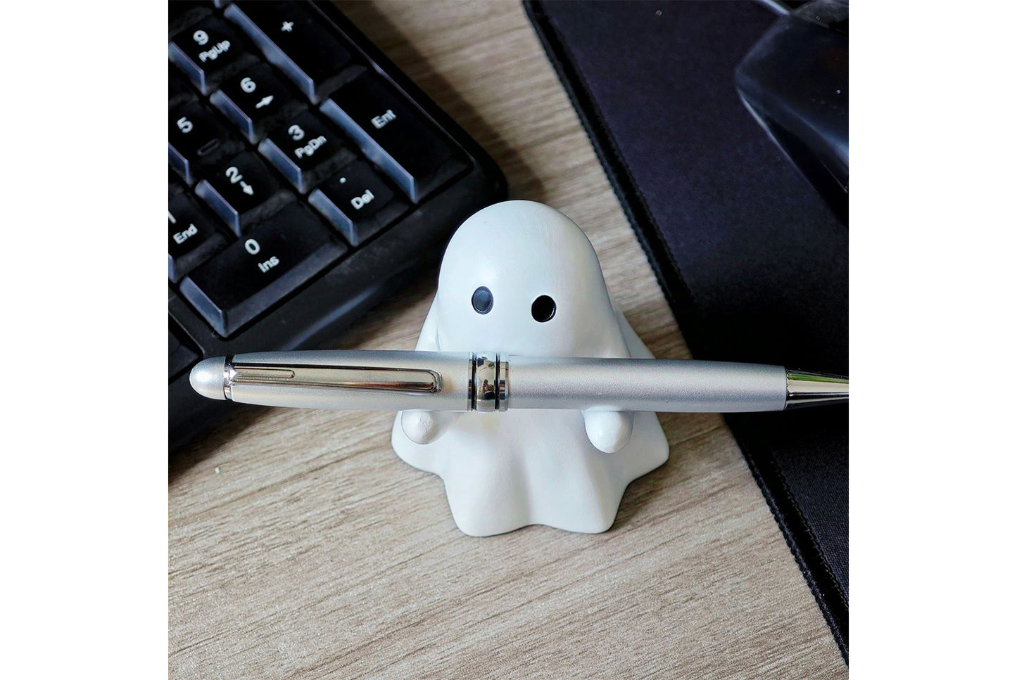 **Ghost Pen Holder Ornament | Resin Desktop Storage Creative Gift**