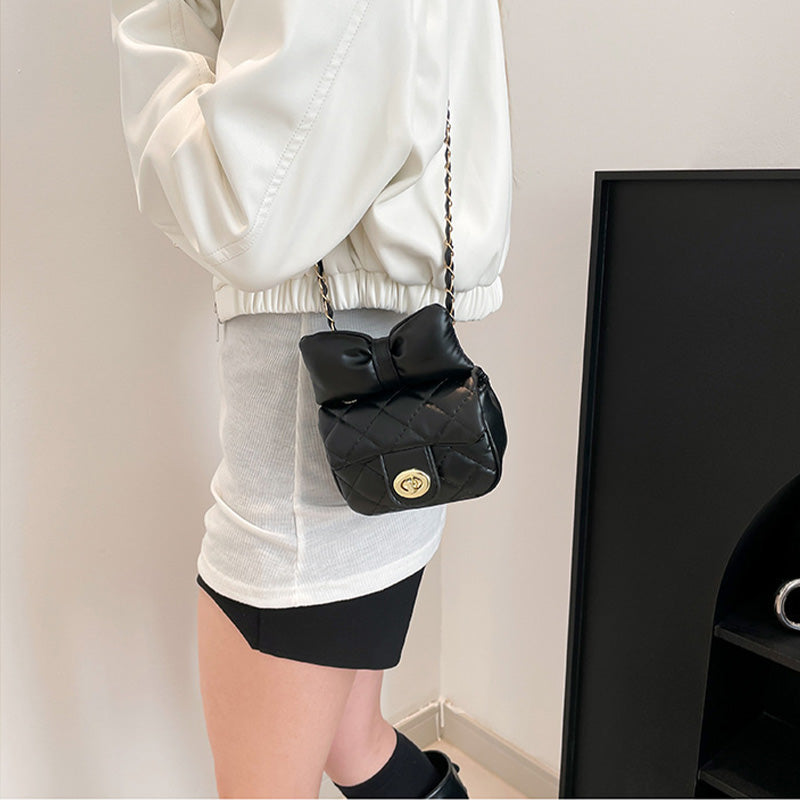 Bow chain bag