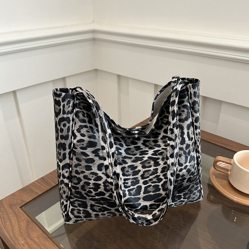 Fashionable leopard print tote bag
