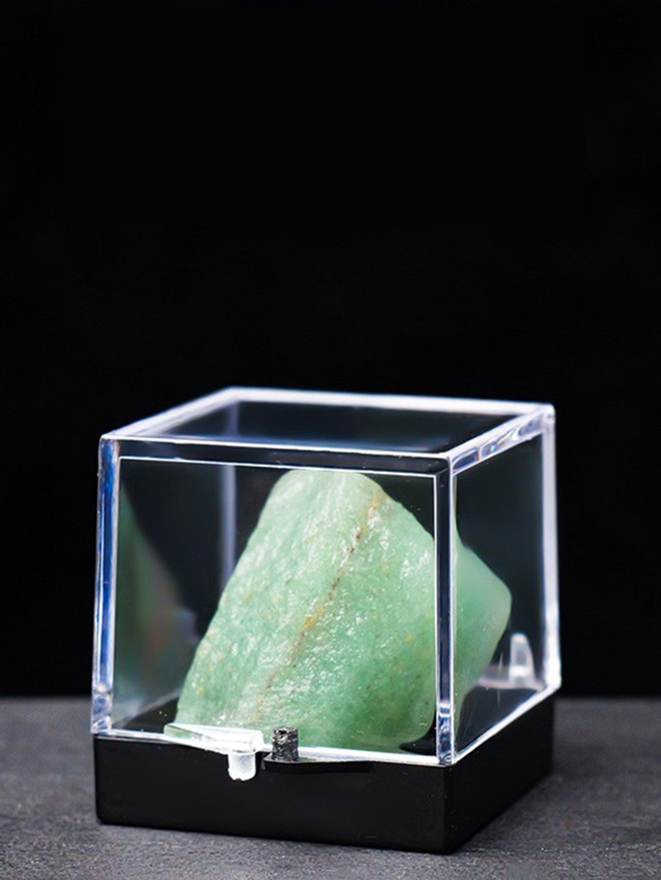 Natural crystal ore specimen collection box