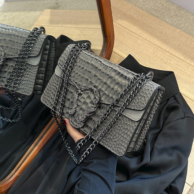 Chain shoulder bag