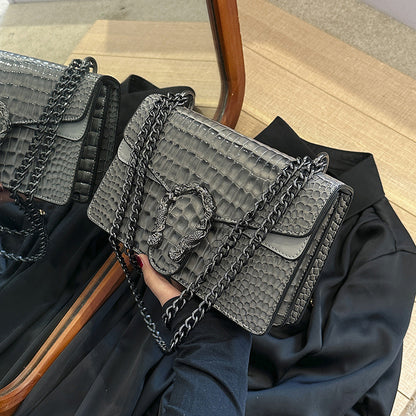 Chain shoulder bag