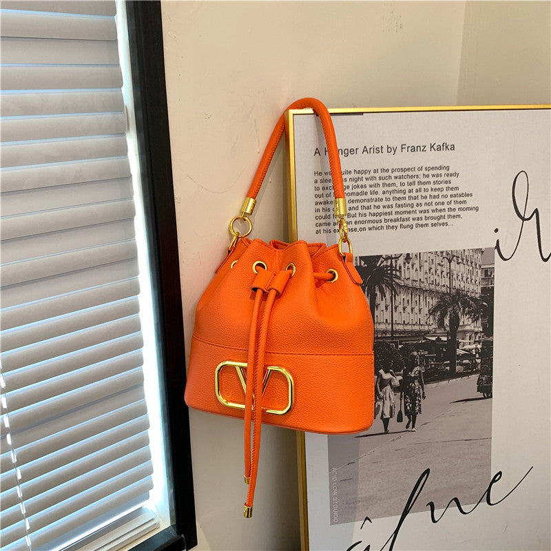 Fashionable simple shoulder messenger bag