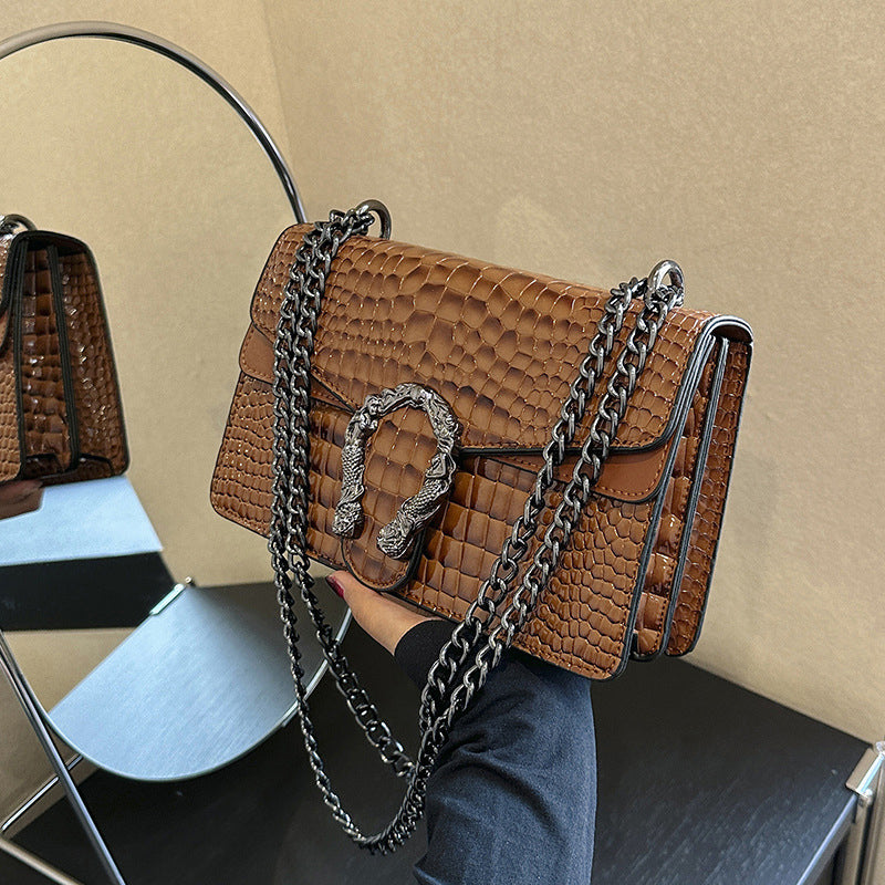 Chain shoulder bag