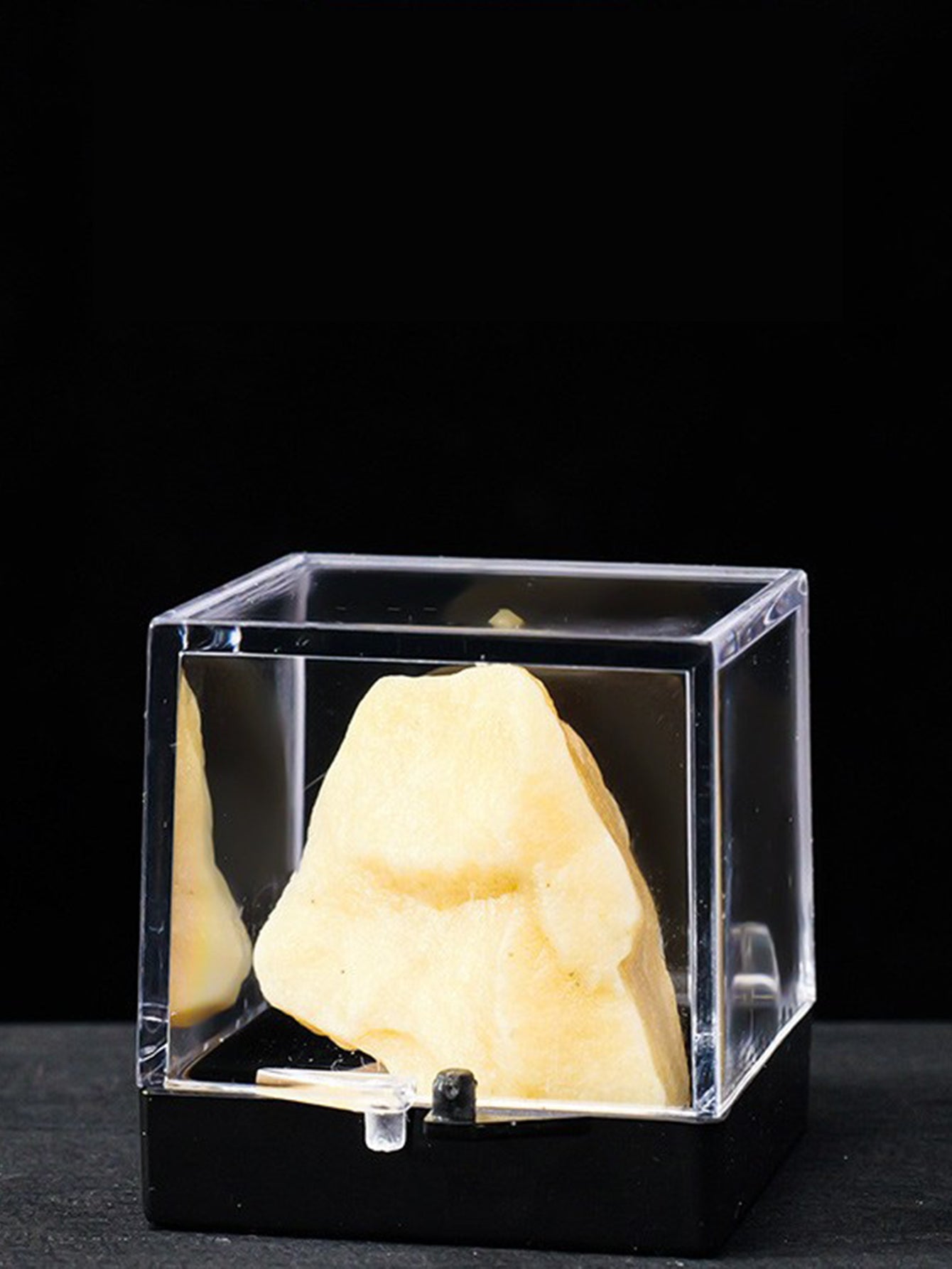 Natural crystal ore specimen collection box