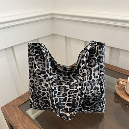 Fashionable leopard print tote bag
