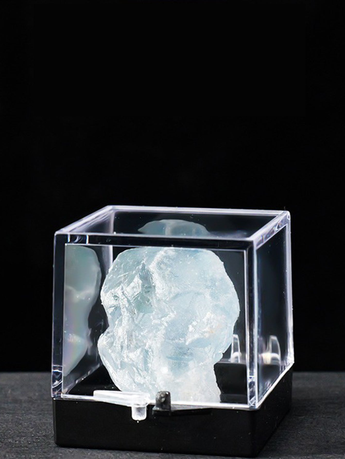 Natural crystal ore specimen collection box