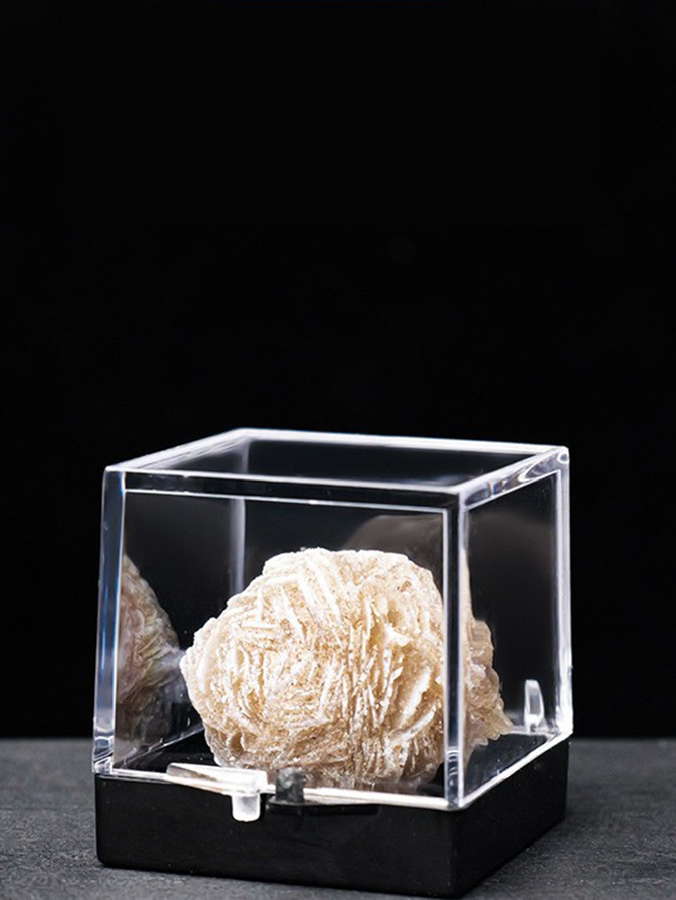 Natural crystal ore specimen collection box