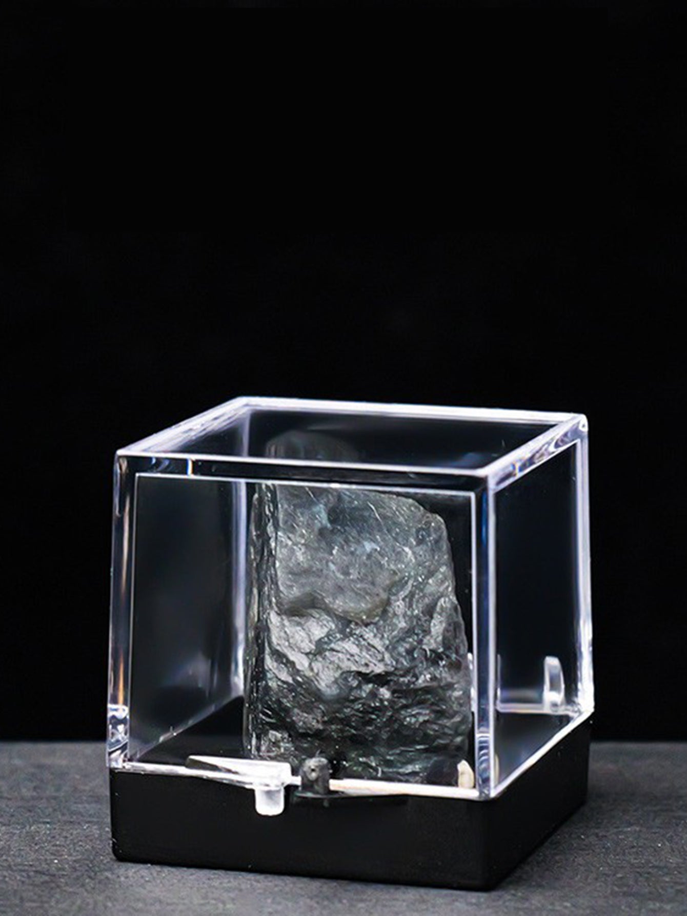 Natural crystal ore specimen collection box