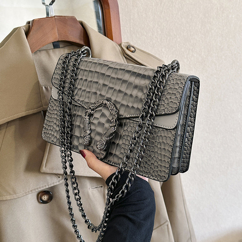Chain shoulder bag