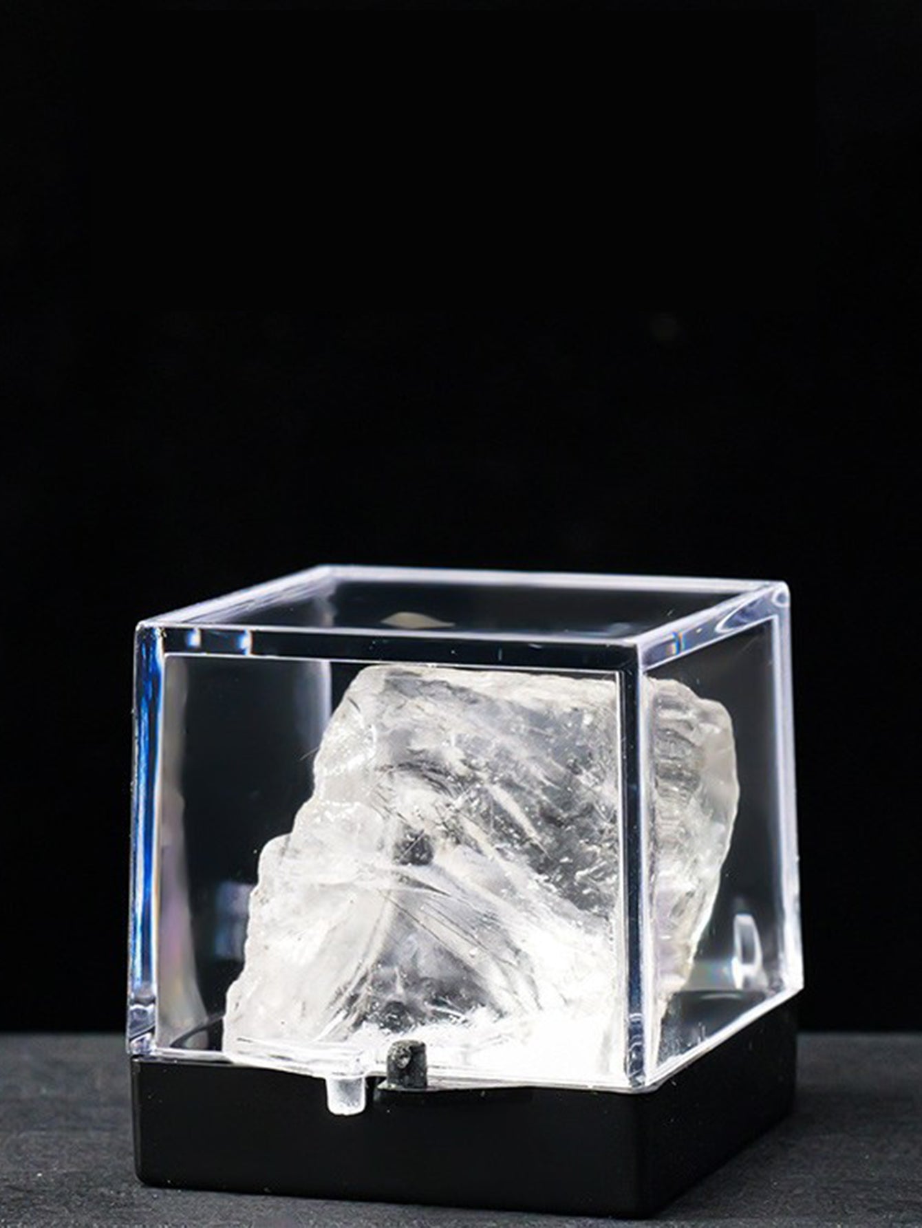 Natural crystal ore specimen collection box