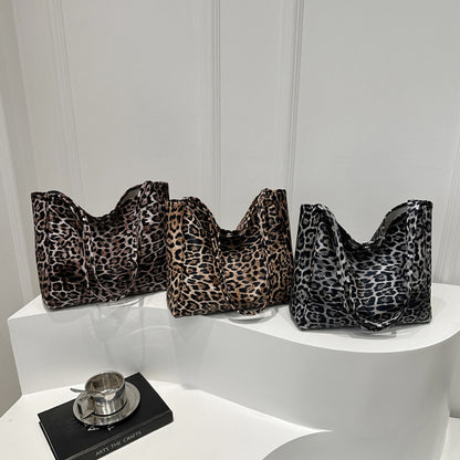 Fashionable leopard print tote bag