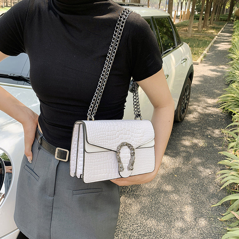 Chain shoulder bag