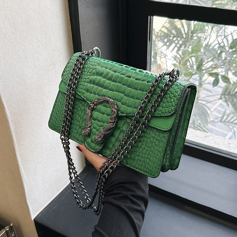 Chain shoulder bag
