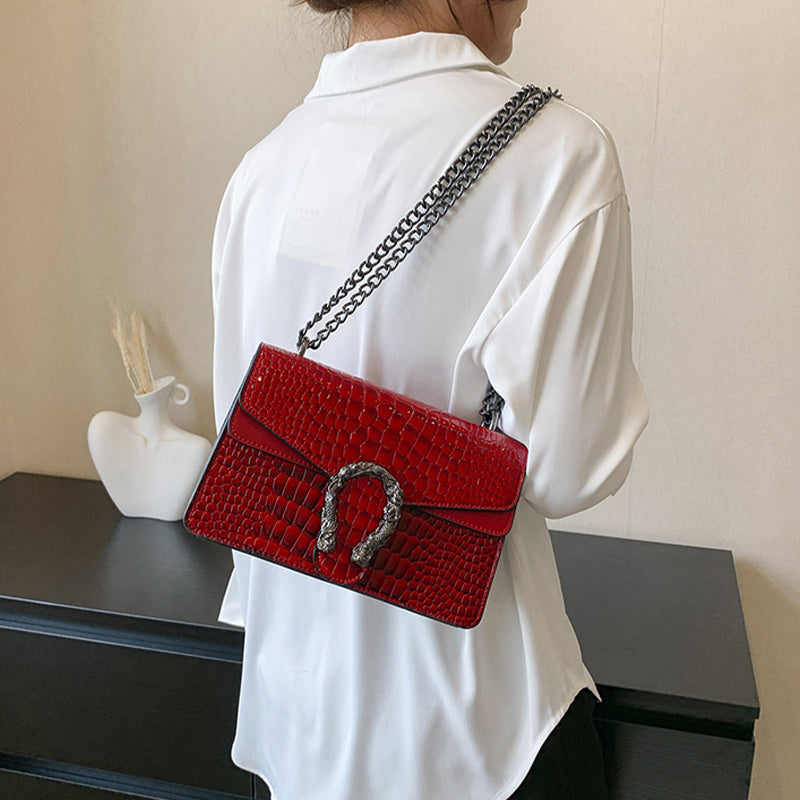 Chain shoulder bag