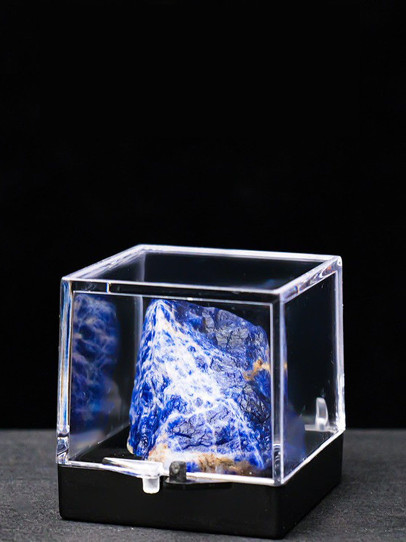 Natural crystal ore specimen collection box