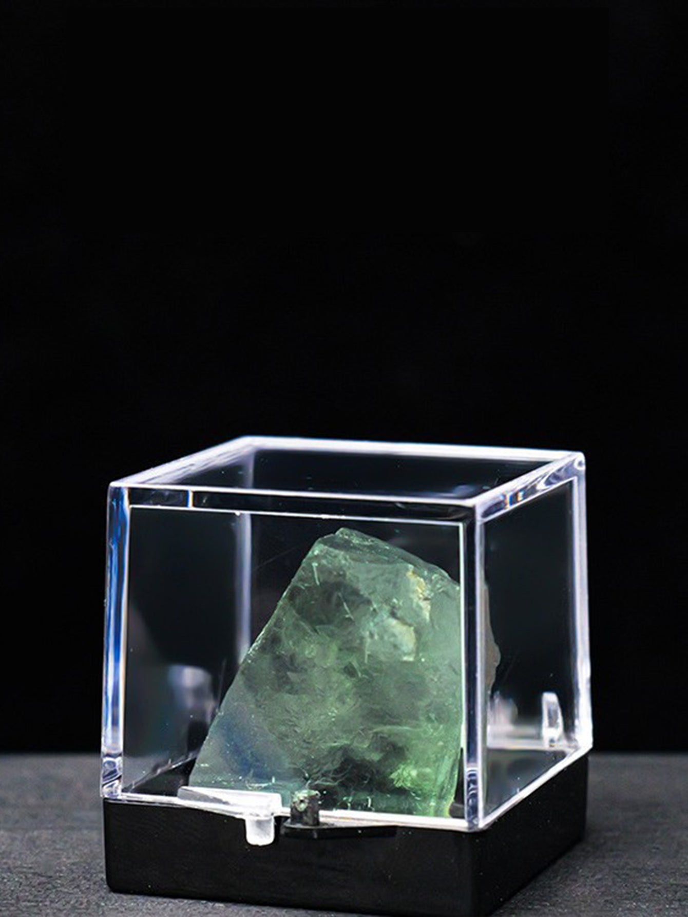 Natural crystal ore specimen collection box