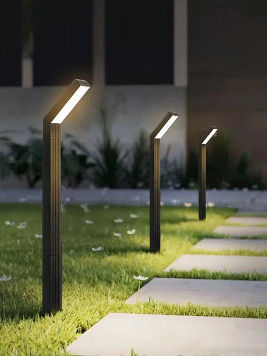 Seven-character solar lawn light