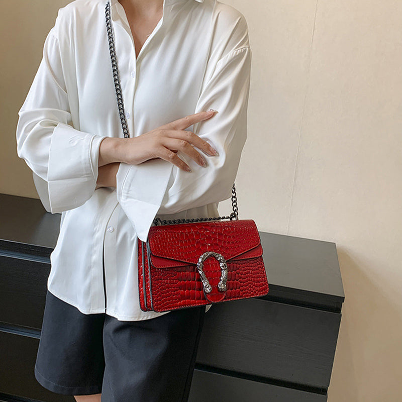 Chain shoulder bag